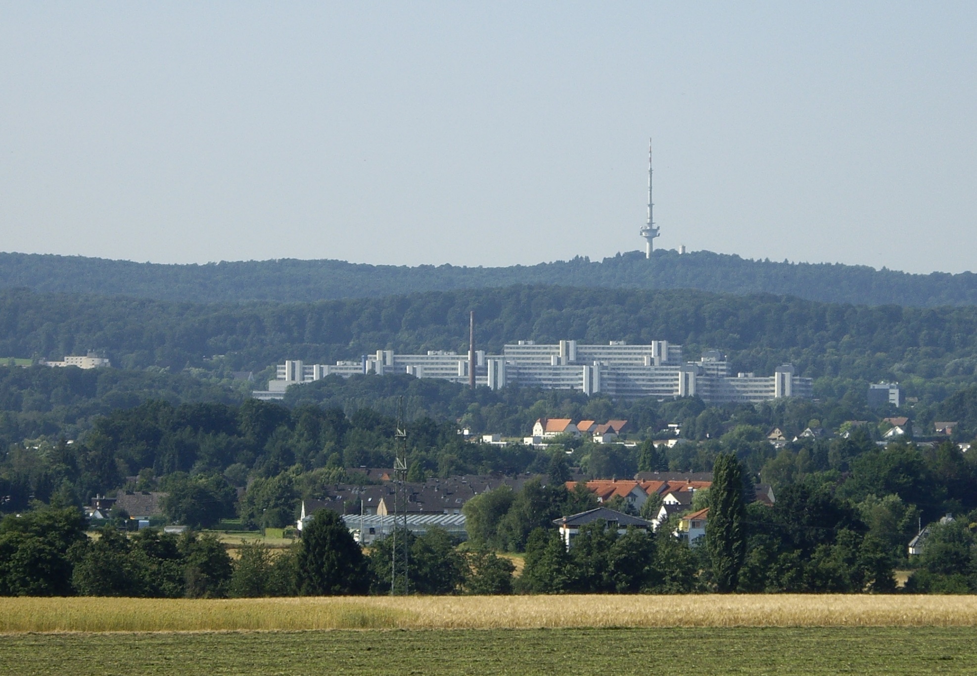 Die Uni Bielefeld vor dem Teutoburger Wald