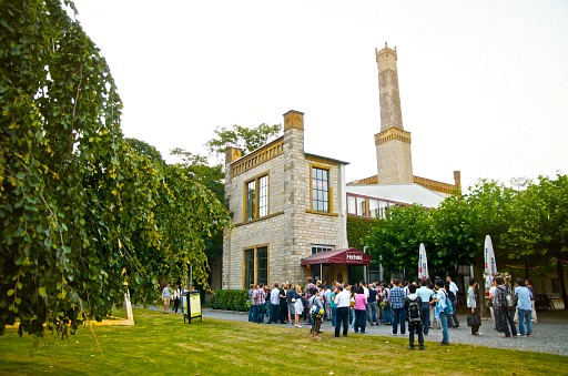 Picture of the ICRA 2012 participants in front of the Hechelei club